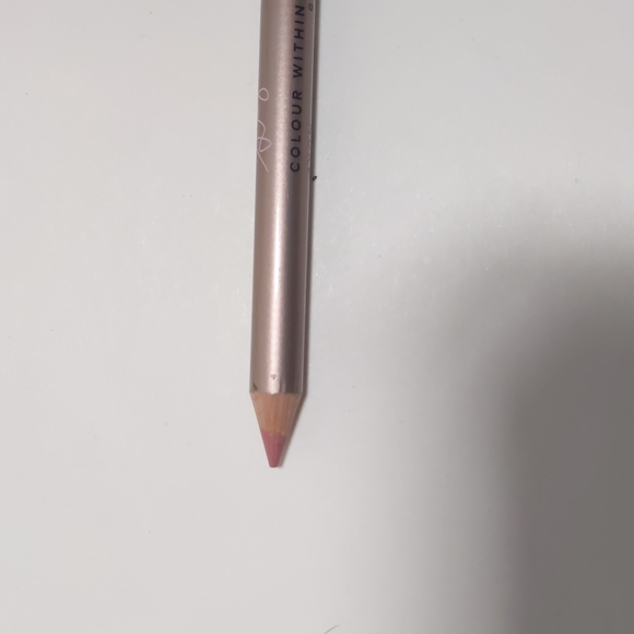 Lisa Armstrong Avon Lip liner - Picture 5 of 5